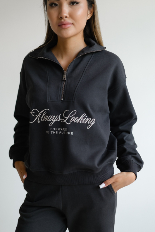 Костюм из трикотажа спортивного плана